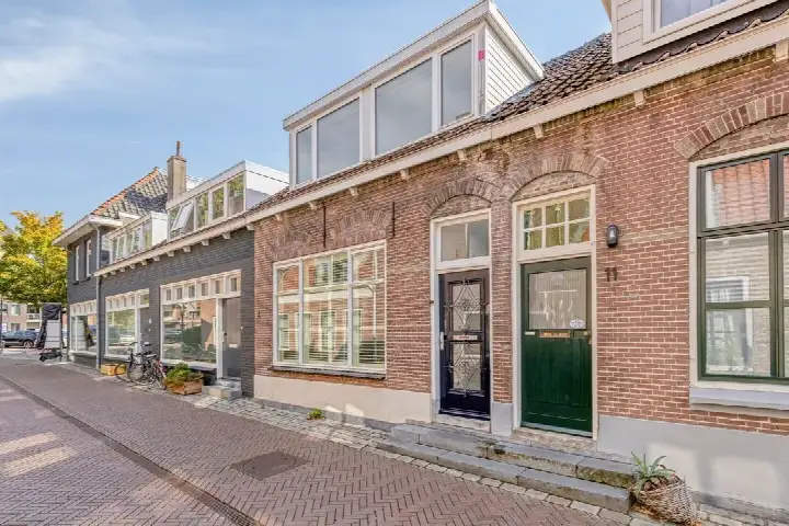 Terraced house for sale: Pyntorenstraat 13, Goes-Centrum Goes