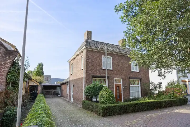 Vrijstaande woning te koop: Raadhuisplein 7, Centrum Drunen Drunen