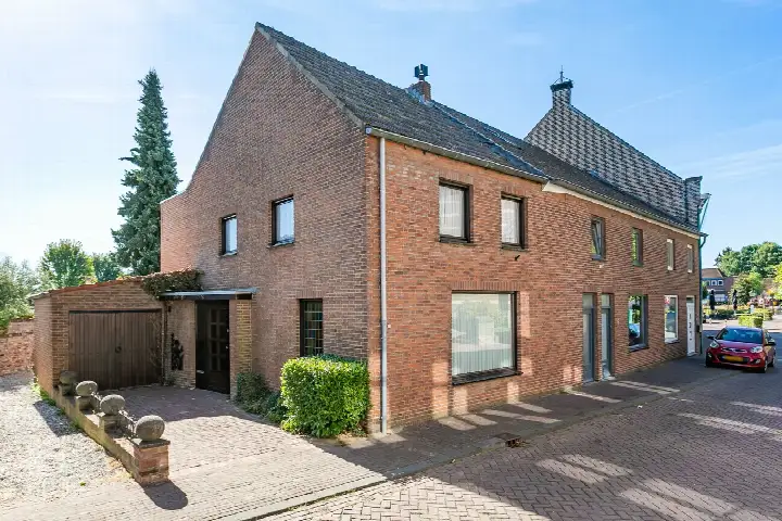Hoekwoning te koop: Raadhuisstraat 13, Oirsbeek Oirsbeek