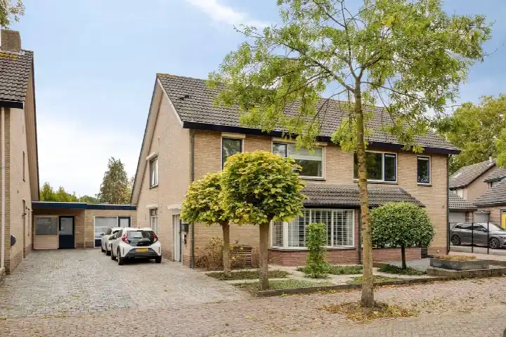 Twee-onder-één-kap te koop: Raadhuisstraat 29, Kom Nuland Nuland