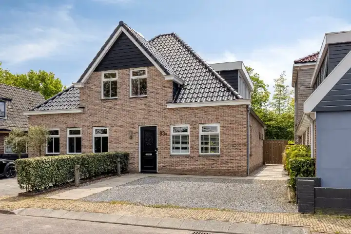 Twee-onder-één-kap te koop: Raadhuisstraat 83A, Dirkshorn (woonkern) Dirkshorn