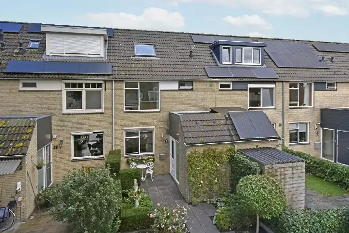 Tussenwoning te koop: Raaigras 46, de Maricken-Veenzijde Wilnis