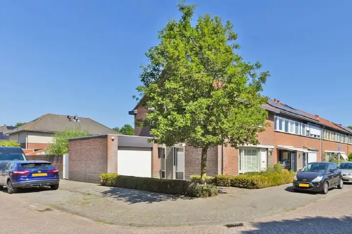 Hoekwoning te koop: Raaltestraat 37, Dalem Noord II Tilburg