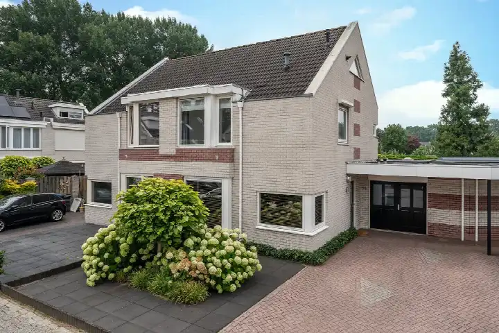 Tussenwoning te koop: Raamhof 53, Raam Uden