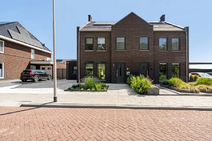 Semi-detached for sale: Raatakker 28, Bant-woonkern Bant