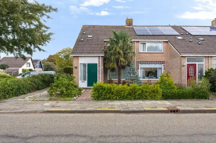 Corner house for sale: Radboudstraat 37, Tussen Van Catz en Stolp Hoogwoud
