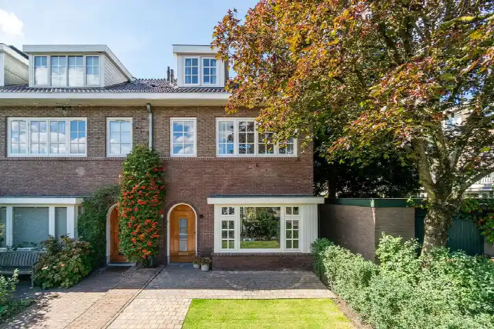 Hoekwoning te koop: Raiffeisenlaan 65, Tuindorp en Van Lieflandlaan-West Utrecht