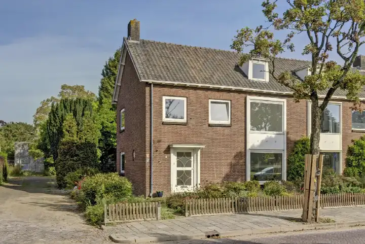 Semi-detached for sale: Randweg 10, Elst centrum Zuidzijde Elst