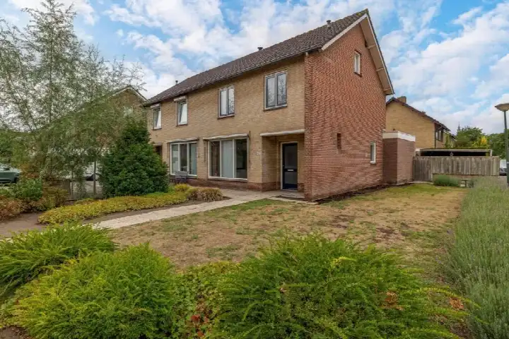 Twee-onder-één-kap te koop: Ratelaar 20, Mariaheide Veghel