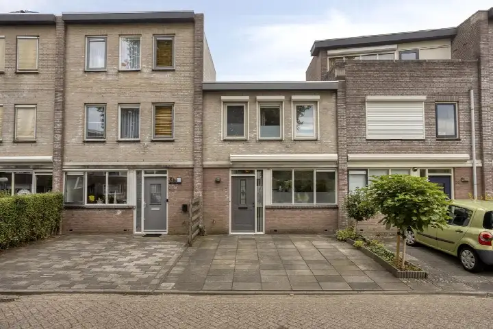 Terraced house for sale: Ravelplein 33, Componistenbuurt Gouda