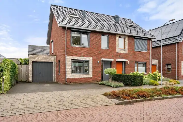 Corner house for sale: Reehorsterweg 19A, Reehorst Ede
