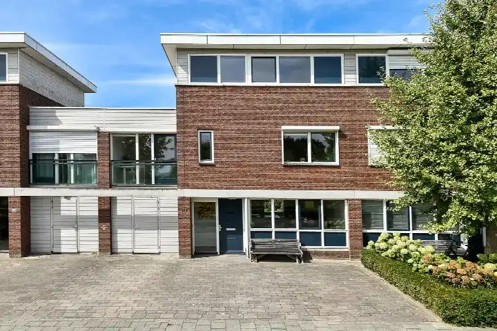 Tussenwoning te koop: Regenboog 117, Groenoord Elst (Ge)