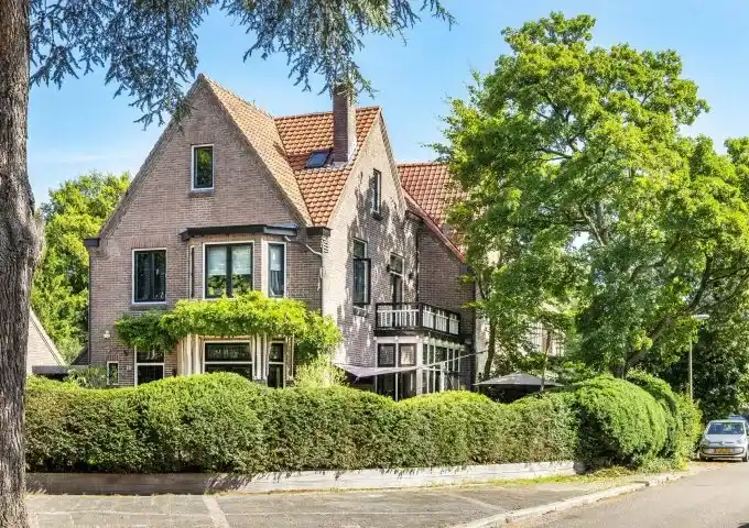 Twee-onder-één-kap te koop: Regentesselaan 18, Boslaan Bussum