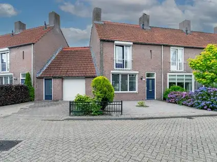 Tussenwoning te koop: Regge 124A, De Blaak Noord-Oost Tilburg