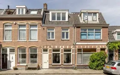 Tussenwoning te koop: Regulierstraat 5, Nelson Mandelabuurt Haarlem