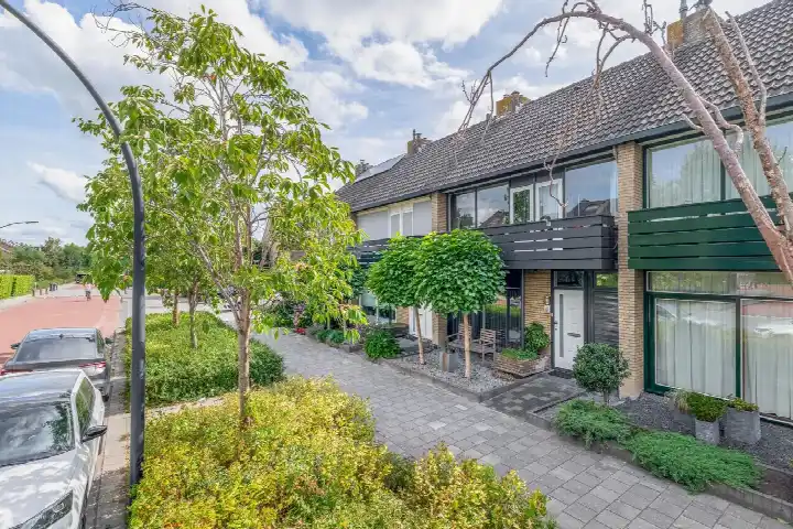 Terraced house for sale: Reigerlaan 10, Ouderkerk aan den IJssel Ouderkerk Aan Den Ijssel