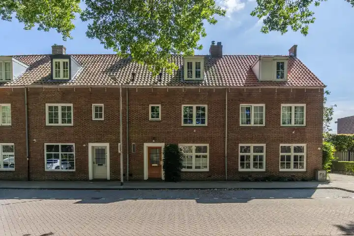 Terraced house for sale: Reigerstraat 26, Vogeltjesbuurt West Tilburg
