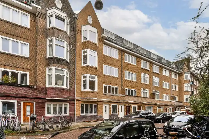 Apartment for sale: Reinier Claeszenstraat 53-3, Trompbuurt Amsterdam