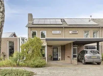 Tussenwoning te koop: Reinoldstraat 23, Hoevenseveld Uden