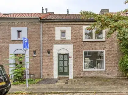 Tussenwoning te koop: Reinoldstraat 28, Hoevenseveld Uden
