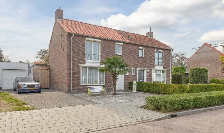 Semi-detached for sale: Reisvennestraat 53, Hoge Akkers Valkenswaard