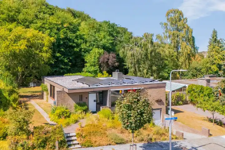 Vrijstaande woning te koop: Rembrandt van Rijnstraat 47, Haanrade Kerkrade