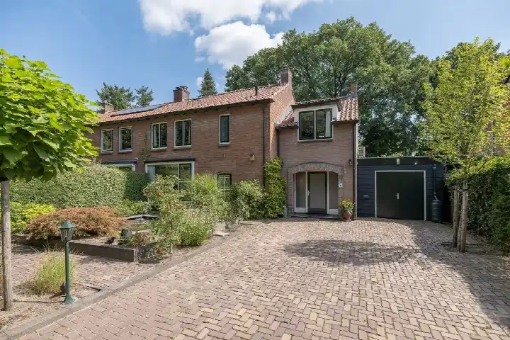 Twee-onder-één-kap te koop: Rembrandtlaan 18, Doorn-Noordwest Doorn