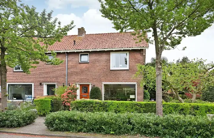 Hoekwoning te koop: Rembrandtlaan 24, Nieuw-Loosdrechtsedijk Loosdrecht