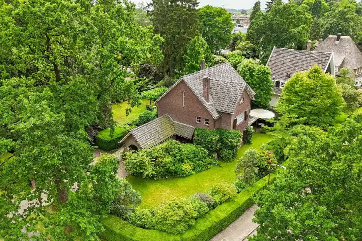 Detached house for sale: Rembrandtlaan 7, Velp-Noord boven spoorlijn Velp (Ge)
