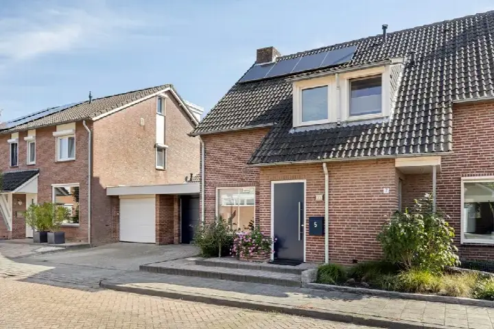 Tussenwoning te koop: Rembrandtstraat 5, Diepenbroek Baarlo