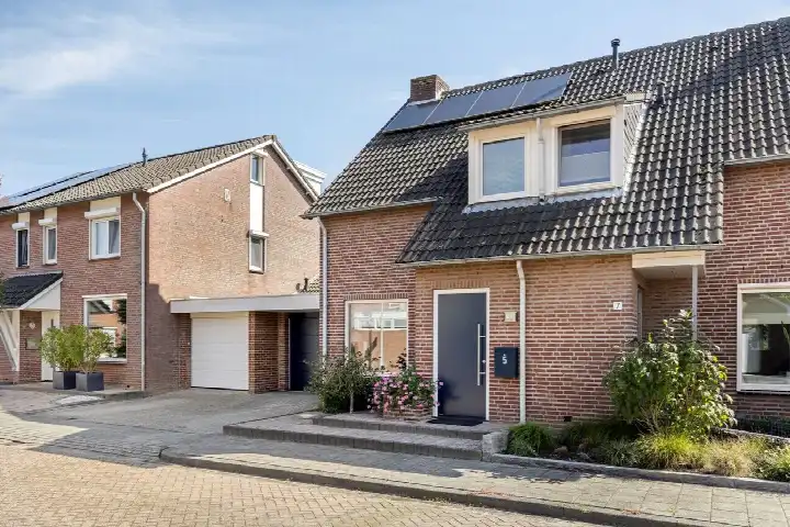 Tussenwoning te koop: Rembrandtstraat 5, Diepenbroek Baarlo (Li)