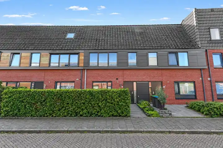 Tussenwoning te koop: Renate Rubinsteinlaan 6, Stadsdennen Oost Harderwijk