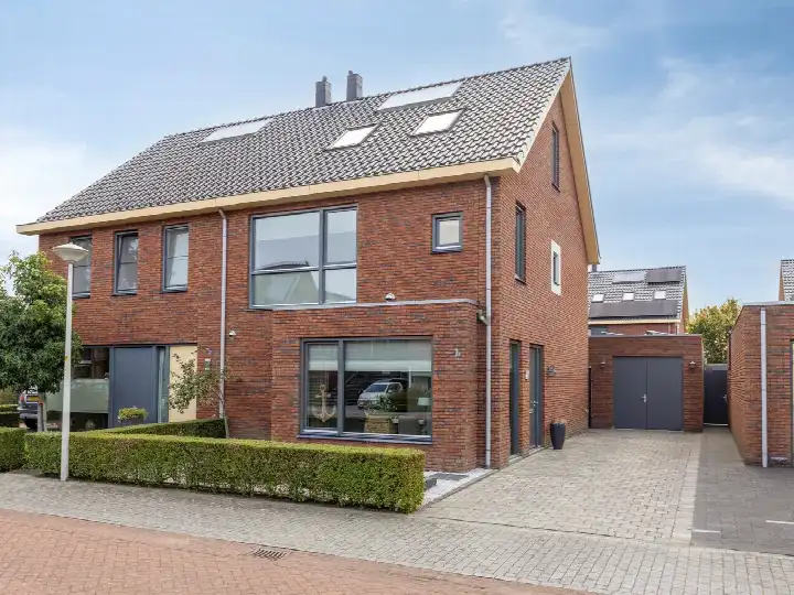 Twee-onder-één-kap te koop: Renes 125, Verspreide huizen ten noorden van Scherpenzeel Scherpenzeel