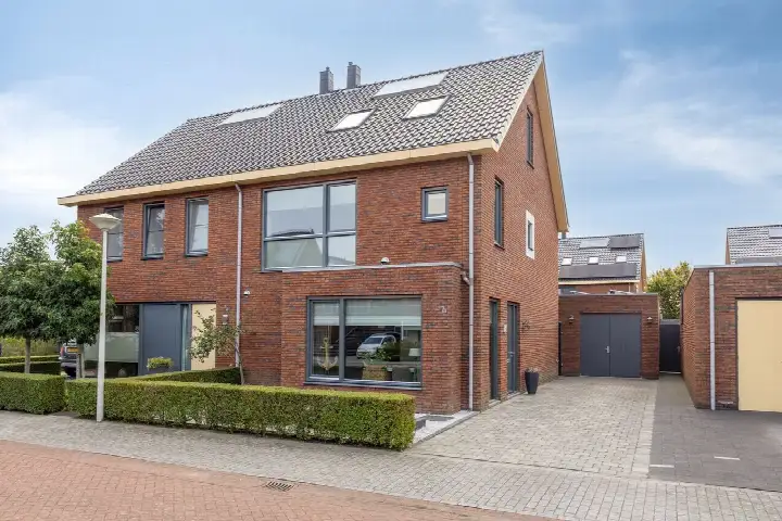 Twee-onder-één-kap te koop: Renes 125, Verspreide huizen ten noorden van Scherpenzeel Scherpenzeel (Ge)