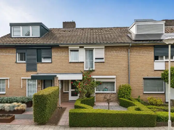 Tussenwoning te koop: Rennebeek 37, Oud-Geleen en Haesselderveld Geleen
