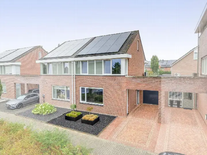 Tussenwoning te koop: Reuveltweg 64, Middelreuvelt Grubbenvorst