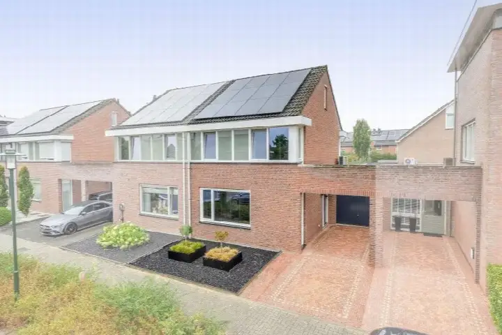 Tussenwoning te koop: Reuveltweg 64, Middelreuvelt Grubbenvorst