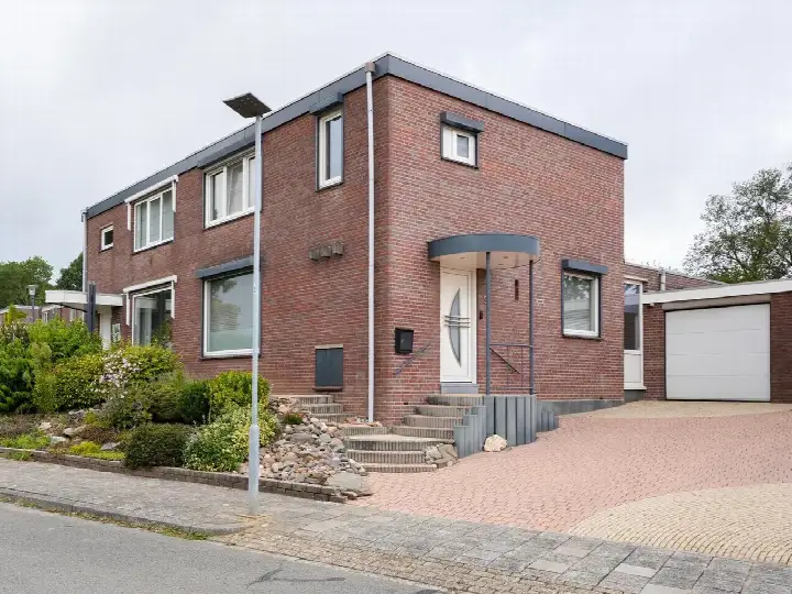 Tussenwoning te koop: Rhodestraat 3, Wijnandsrade Wijnandsrade
