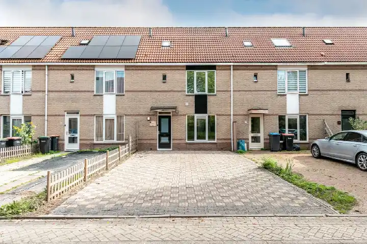 Terraced house for sale: Rhônestraat 223, Rivierenbuurt Lelystad