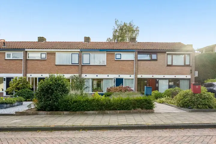 Terraced house for sale: Ribeslaan 33, Rhenen Hoog Rhenen