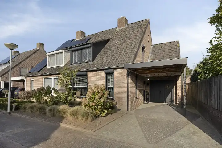 Twee-onder-één-kap te koop: Ridder Daniëlstraat 1, Spoordonk Oirschot