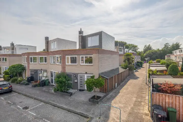 Corner house for sale: Riet Blom-Mouritsstraat 1, Prinsenland Rotterdam