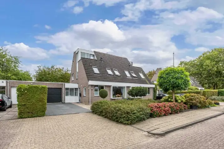 Tussenwoning te koop: Rietmeent 276, Rietmeent en Dijkmeent Almere