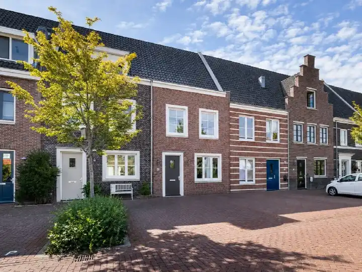 Terraced house for sale: Rietoever 50, Tuinbouwgebied Roelofarendsveen