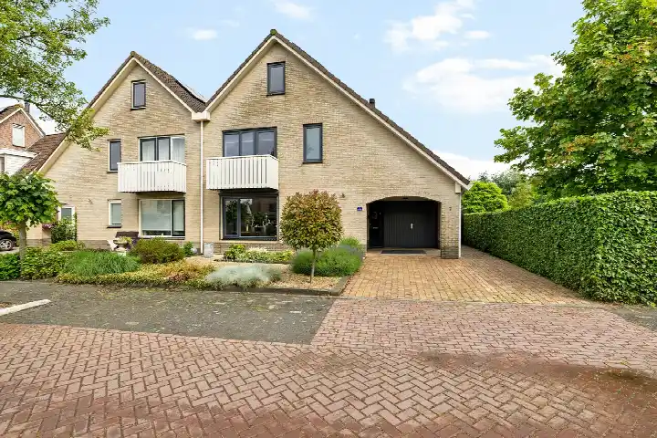 Twee-onder-één-kap te koop: Rietpluim 7, Marknesse-woonkern Marknesse