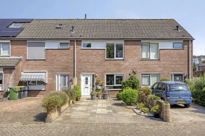 Terraced house for sale: Rietsnijder 14, Oud-Beijerland Zoomwijck Oud-Beijerland