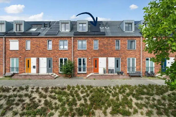 Terraced house for sale: Rietveldstraat 195, Ackerse Zoom Bergschenhoek