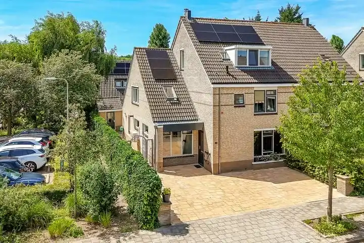 Corner house for sale: Rietzangerweg 1, Vogelweide Diemen