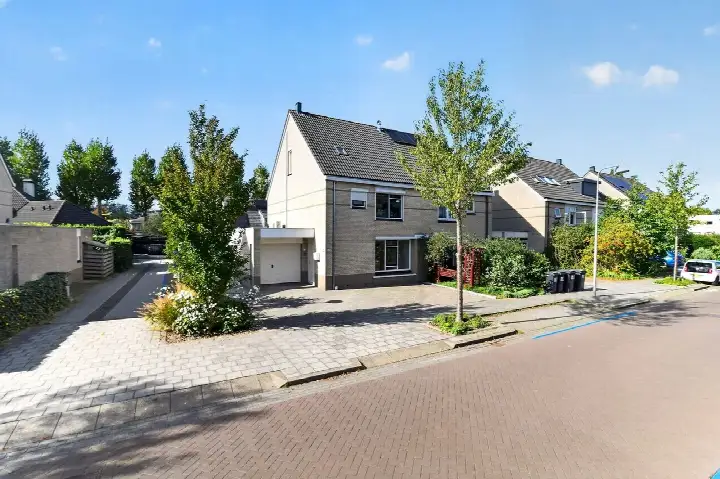 Corner house for sale: Rietzangerweg 25, Vogelweide Diemen