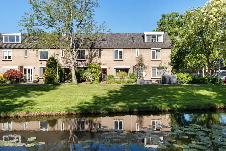 Tussenwoning te koop: Rigolettolaan 53, Operabuurt Amstelveen